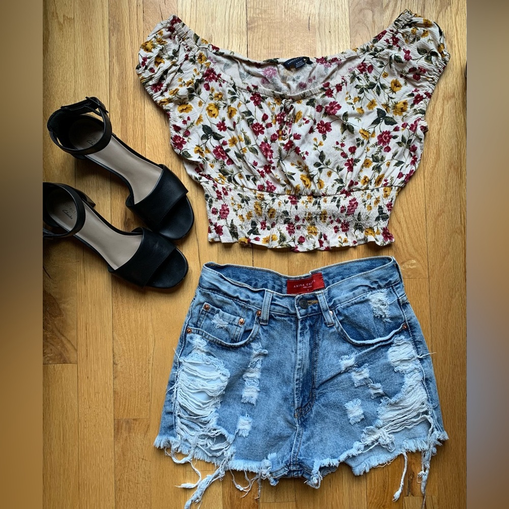 American Eagle Flower Off the Shoulder Crop Top, size Small - worn once